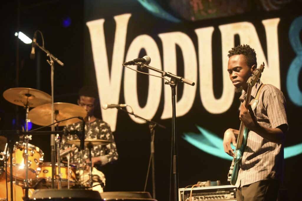 Zangbétò Trio – Quand le jazz rencontre l’esprit Vodun